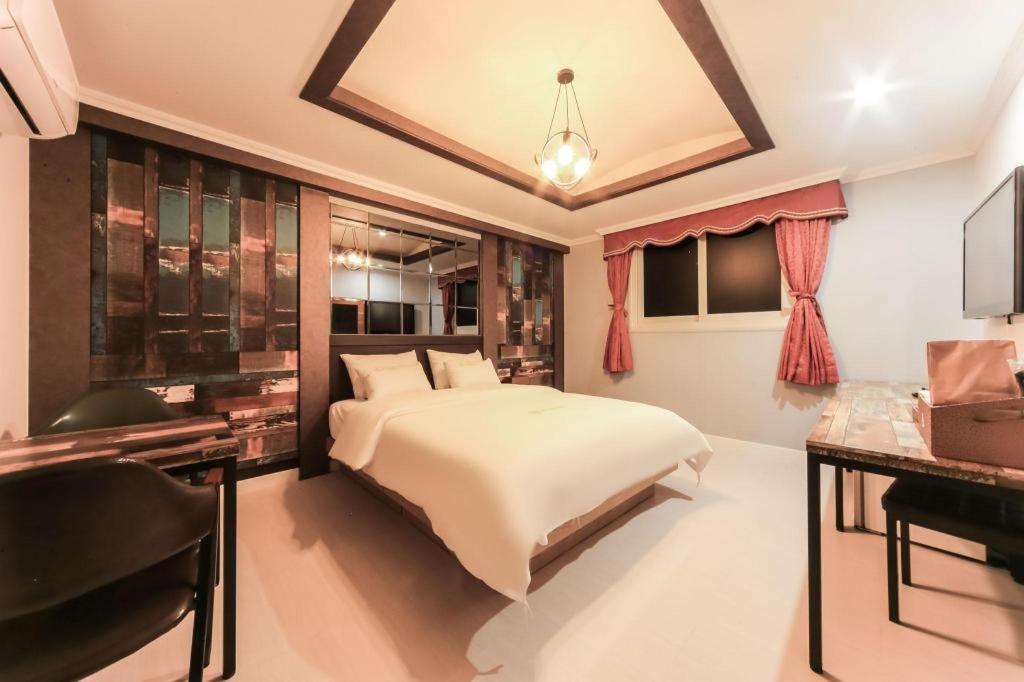 Geoje A-Plus Hotel Buitenkant foto