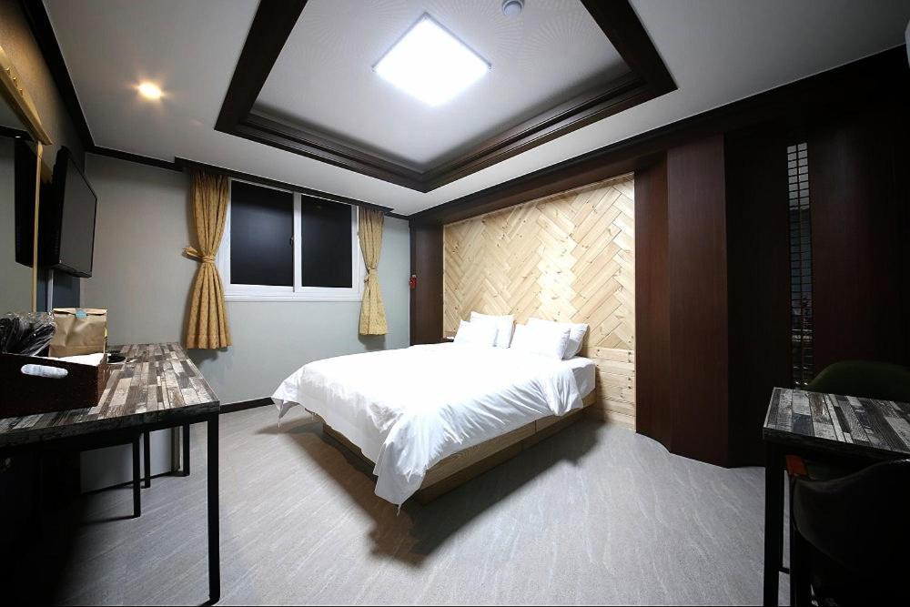 Geoje A-Plus Hotel Buitenkant foto