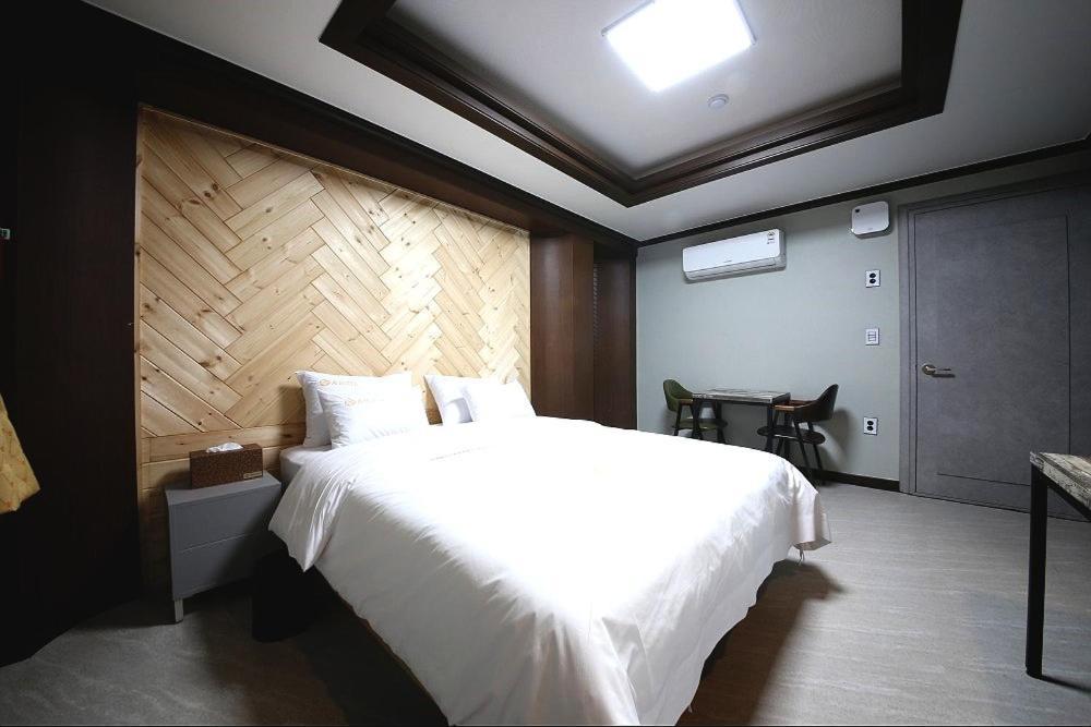 Geoje A-Plus Hotel Buitenkant foto