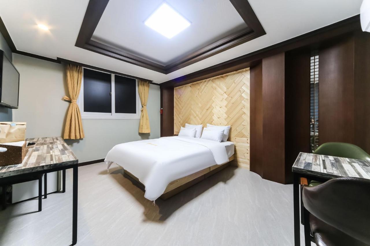 Geoje A-Plus Hotel Buitenkant foto