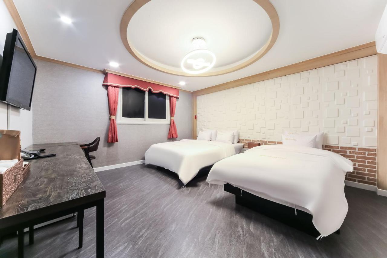 Geoje A-Plus Hotel Buitenkant foto