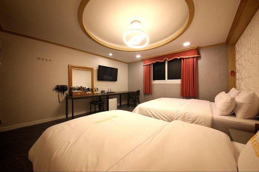 Geoje A-Plus Hotel Buitenkant foto