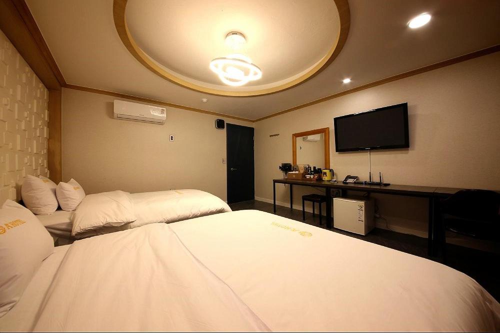 Geoje A-Plus Hotel Buitenkant foto